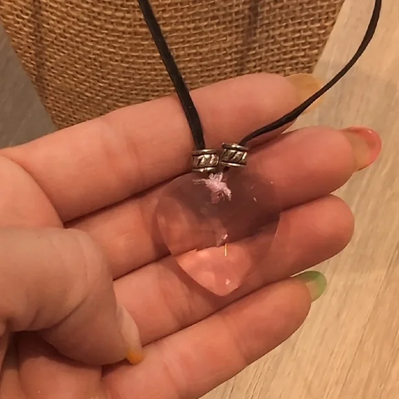 Elegant Black and Pink Heart Pendant Necklace - Picture 3 of 7